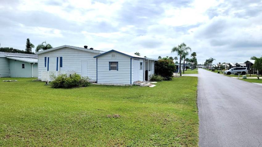 12 Navel Circle a Winter Haven, FL Mobile or Manufactured Home for Sale